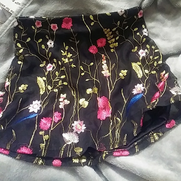 Dresses & Skirts - Floral mesh embroidered skirt